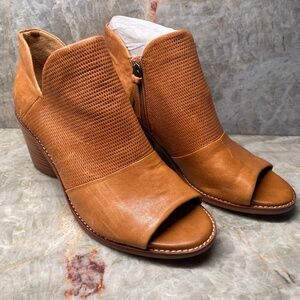 NEW Sofft Molly Bootie Boot Open Toe Heel Size 9